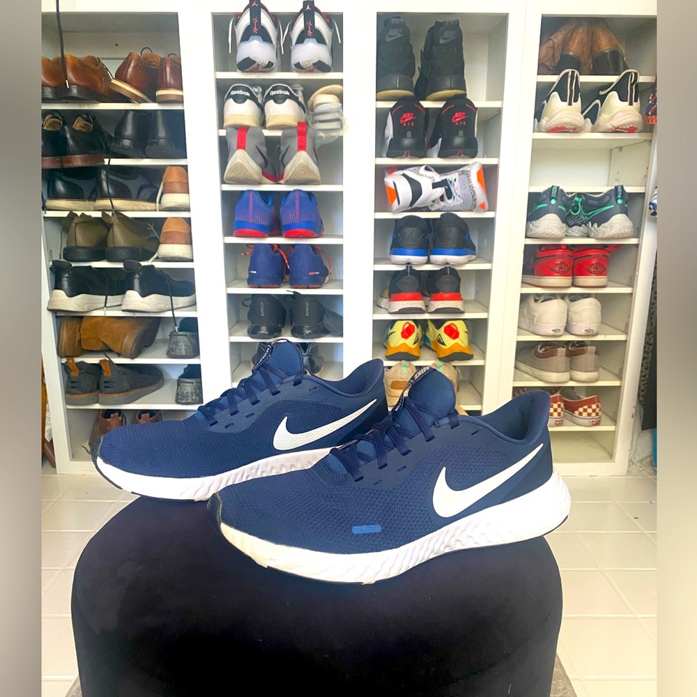 Nike React Revolution SZ 9.5